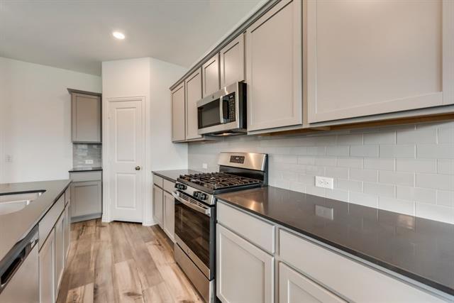 Building Photo - 1833 Lake Grove Dr