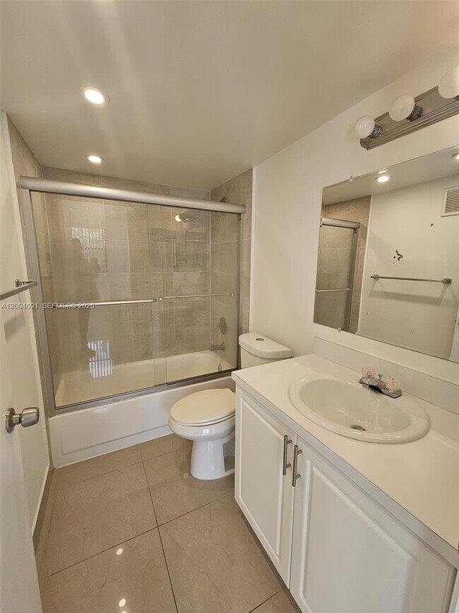 Building Photo - 8160 Geneva Ct