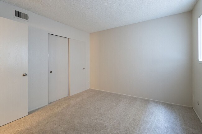 Building Photo - Live in the Heart of Midtown Sacramento!  ...