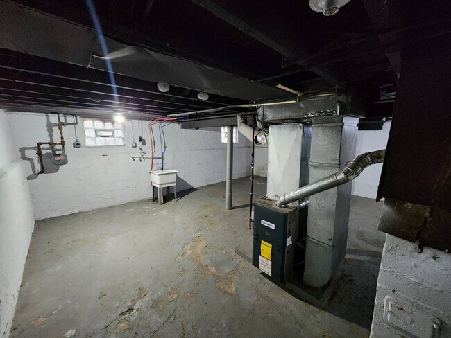 Building Photo - 10422 Dove Ave