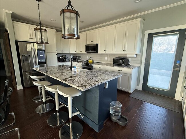 Building Photo - 410 Summit Ridge Dr N