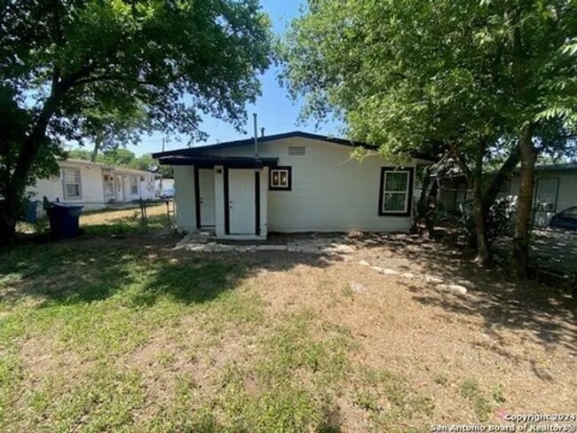 Building Photo - 3038 Weir Ave