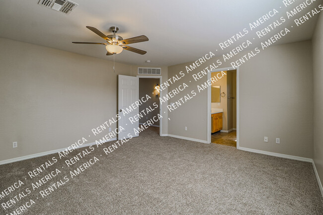 Building Photo - $500 off the 1st full month's rent with a ...