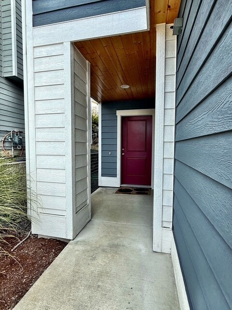 Building Photo - 1090 NW Dragonstone St