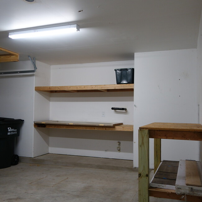 Building Photo - 3 BEDROOM / 2 BATH HOME IN KYLIE - BROOKSI...