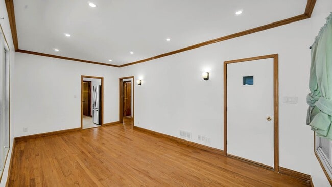 Building Photo - 2 Bedroom 1.5 Bathroom House for Rent!