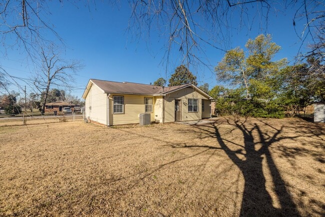 Building Photo - 125 Magnolia Dr