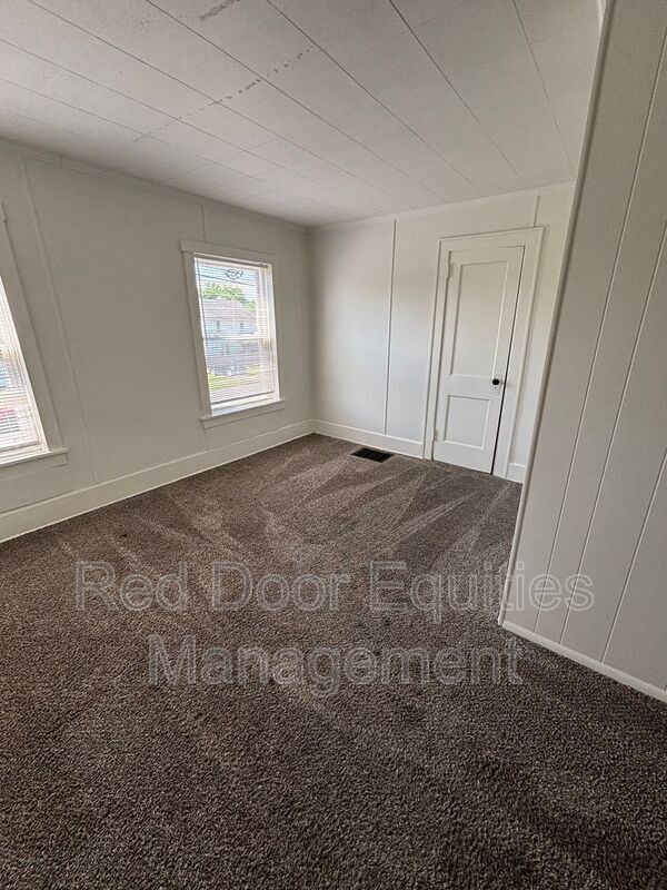 Building Photo - 403 1/2 W Wheeling St