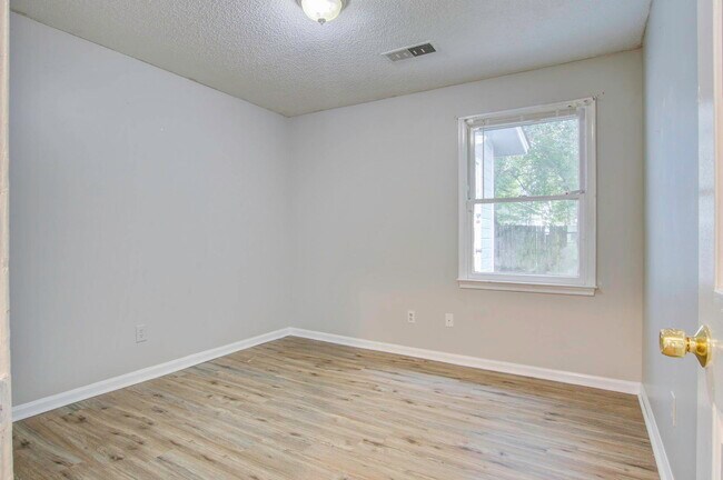 Building Photo - 5156 Scarsdale Ave