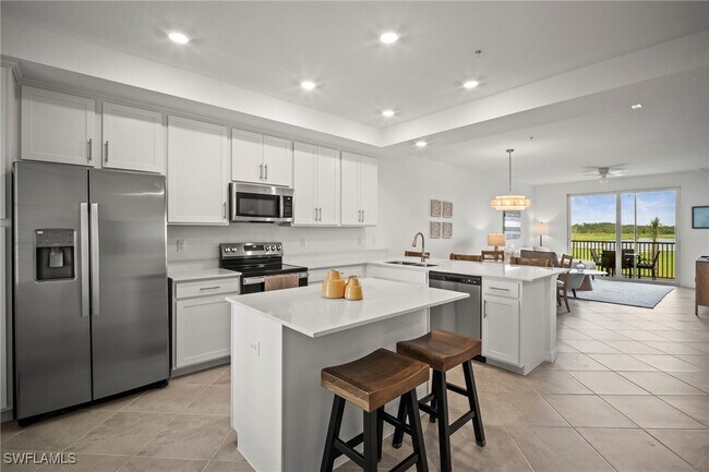 Building Photo - 15285 Grn Acrs Ave