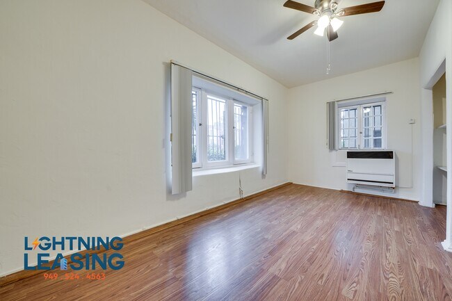 Building Photo - 1518 3/5 Wilton -404D