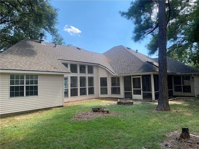 Building Photo - 1373 Fairfield Dr