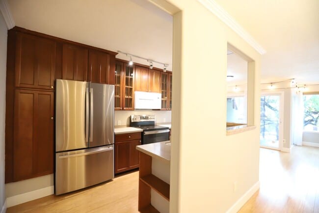 Building Photo - 22 Moss Ave