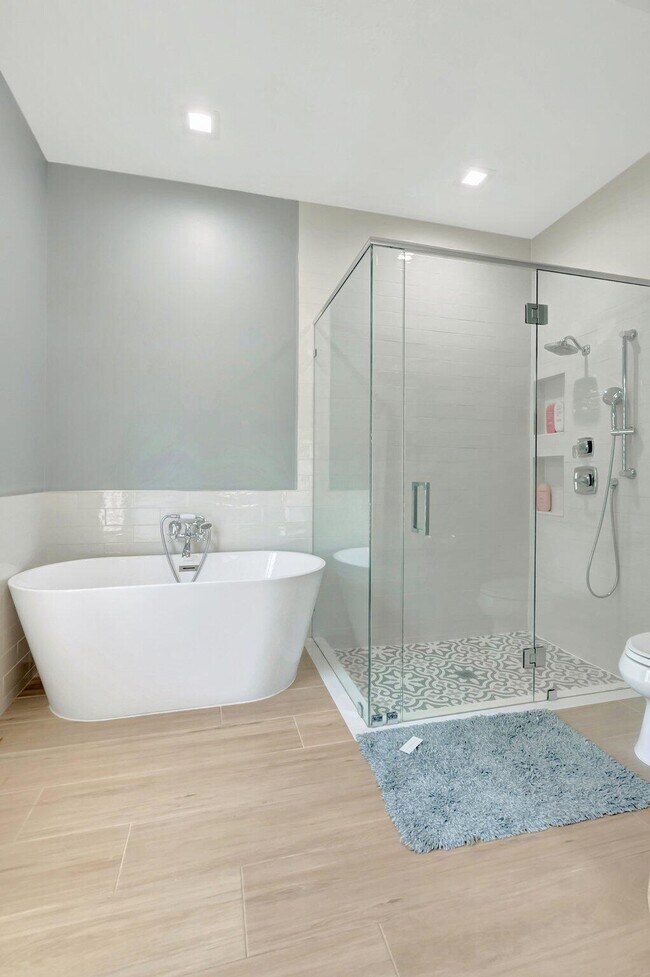 Building Photo - 1050 Delray Lakes Dr