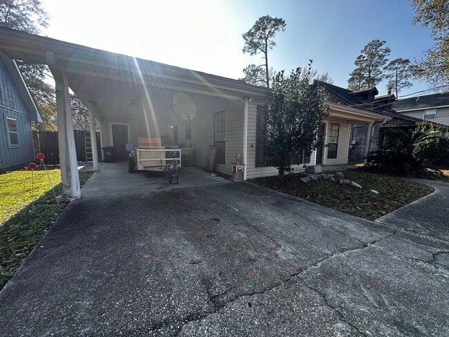 Building Photo - Ozone Woods Ranch