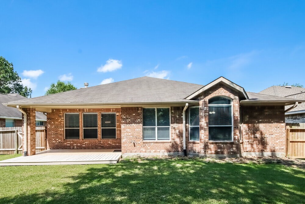 Building Photo - 25589 Oakhurst Forest Dr