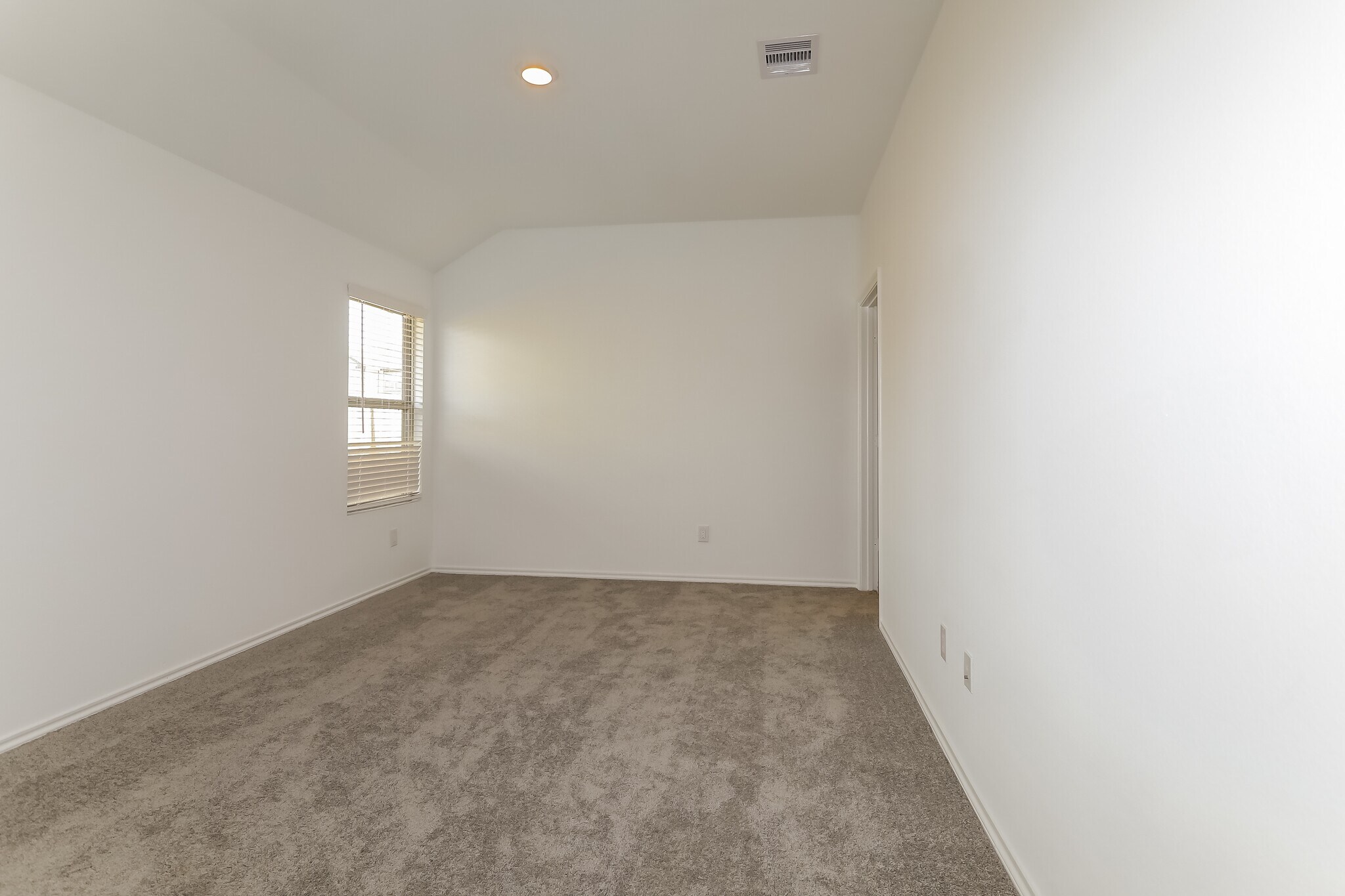 Building Photo - 919 Silver Birch Br