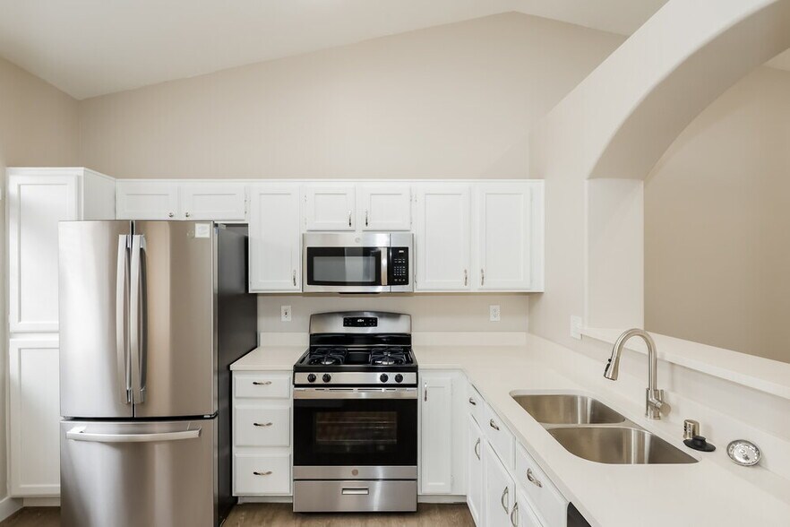 Building Photo - 922 Strider Dr