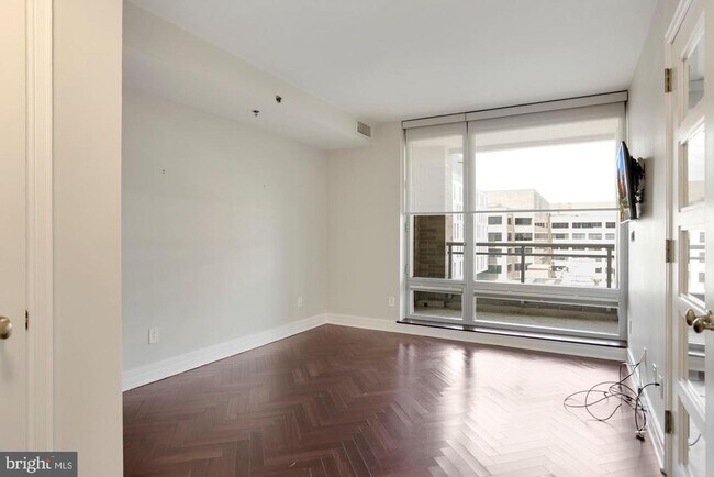 Building Photo - 1155 23rd St NW