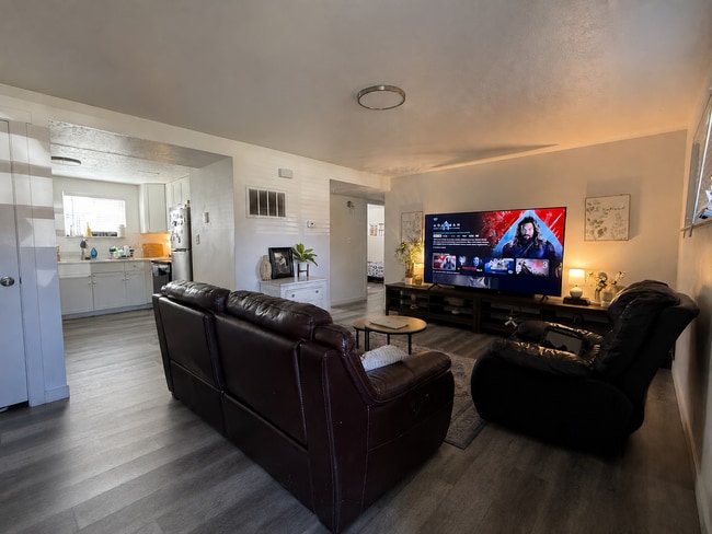 Building Photo - Freshly Renovated 2 Bedroom Orem Apartment!!