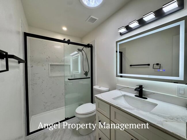 Building Photo - 5804 Shadow Ridge Dr