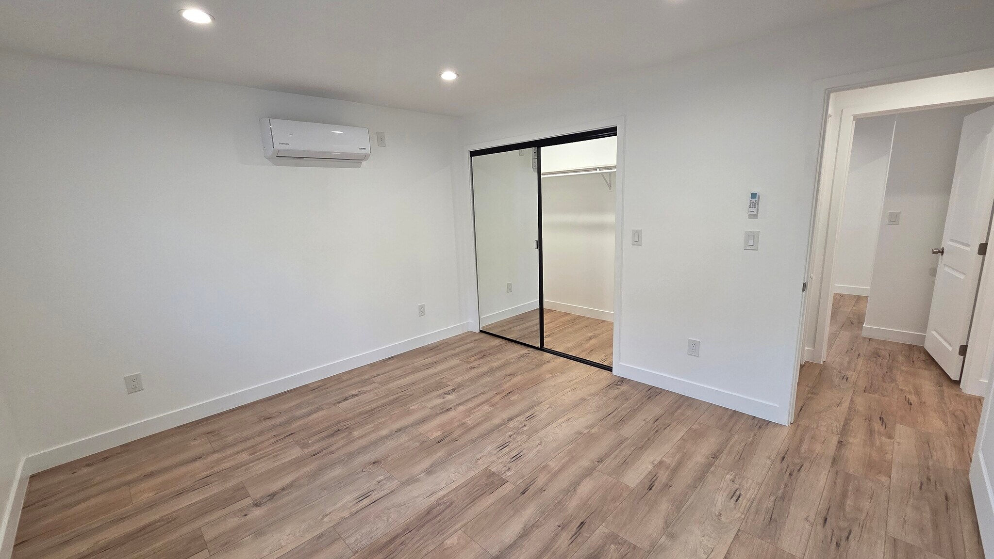 Building Photo - 805 W Glenoaks Blvd