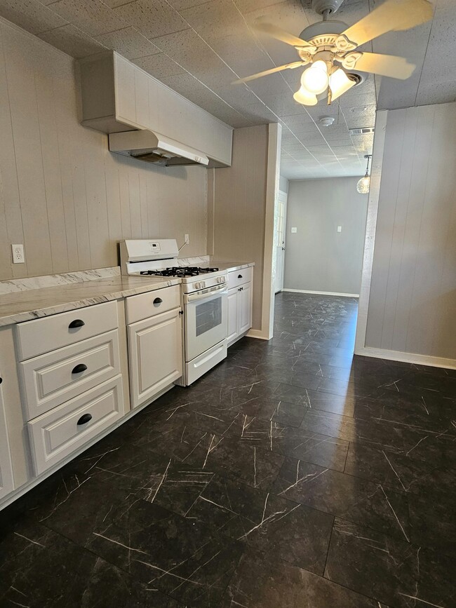 Building Photo - 3214 W Travis St