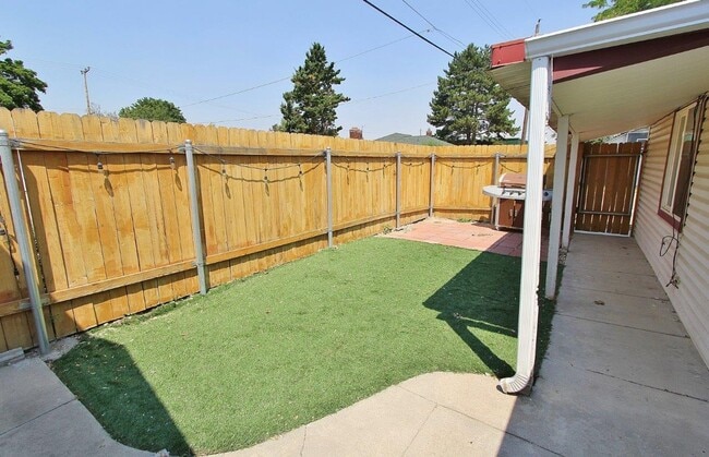 Building Photo - Charming Single-Level Studio Home