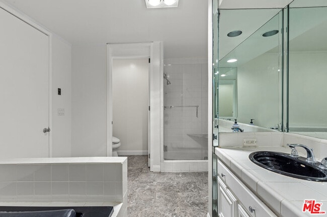 Building Photo - 1260 S Beverly Glen Blvd