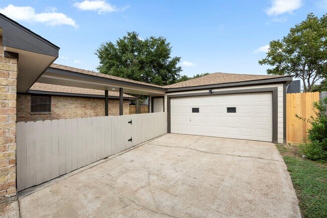 Building Photo - 21402 Park York Dr