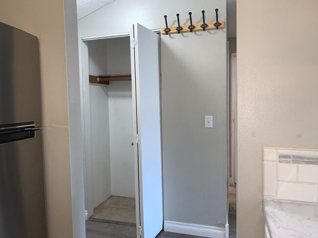 Building Photo - Elegant Auburn Condo 1Bd/1Ba