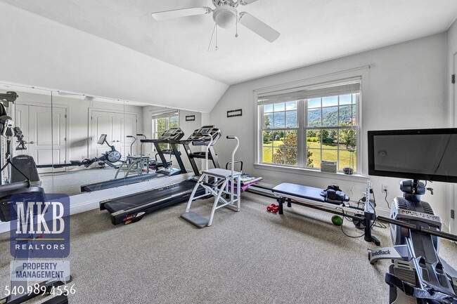 Building Photo - 7621 Nandina Dr