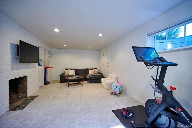 Building Photo - 11 Lebanon Rd