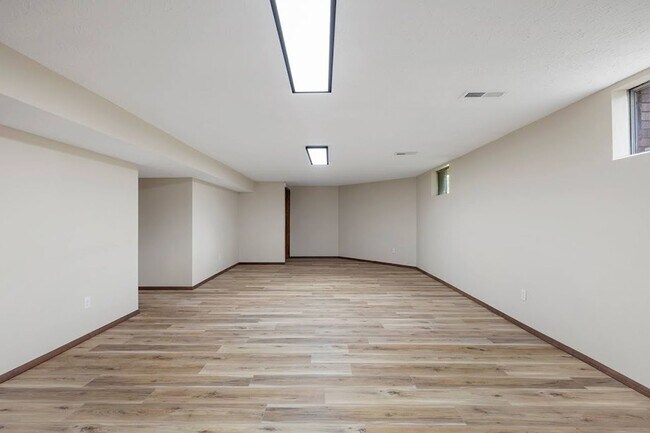 Building Photo - House for Rent in Lakewood Village Community