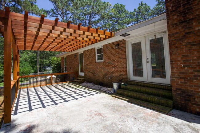 Building Photo - Retro Ranch only minutes from downtown Sou...