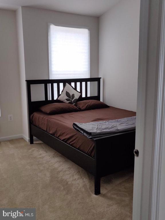 Building Photo - 42891 Edgegrove Heights Terrace