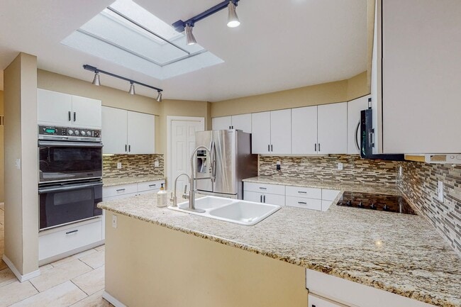 Building Photo - ACADEMY RIDGE 2 Bedroom Plus Office   2 Ba...