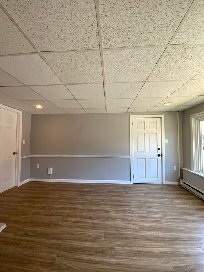 Building Photo - 212 Cherry St