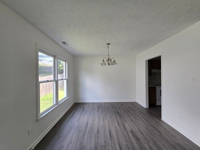 Building Photo - 1521 Kara Ct