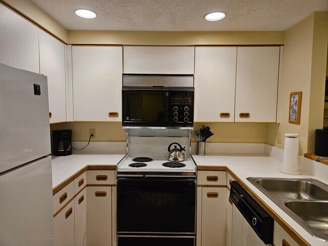 Building Photo - 48 Cooper Memorial Dr