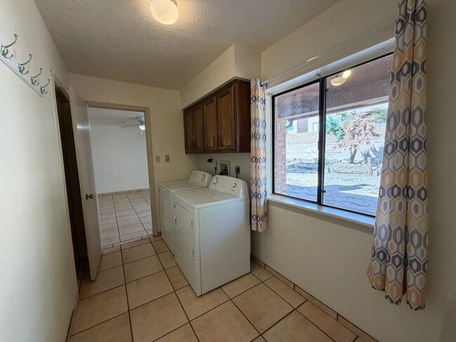 Building Photo - 9937 Clearwater St NW