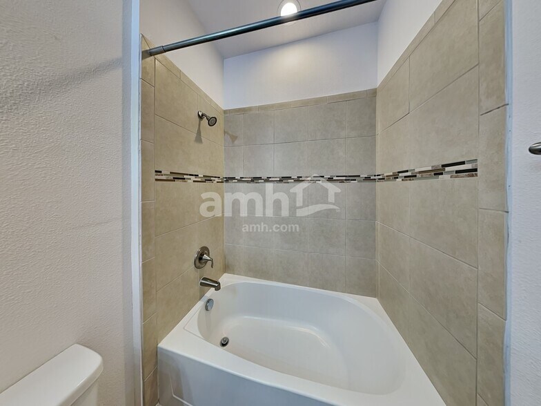 Building Photo - 11604 Winterset Cove Drive