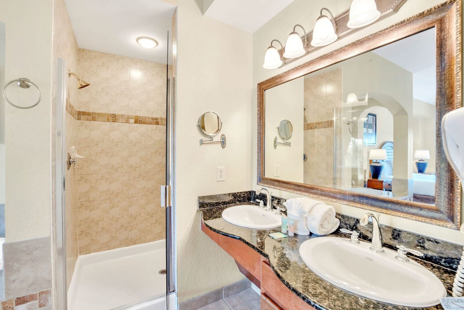 Building Photo - 8113 Resort Village Dr