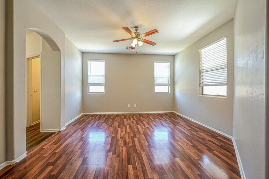 Building Photo - 16994 W Manchester Dr
