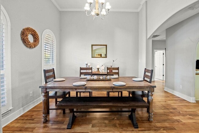 Building Photo - 11 Elmwood Cir