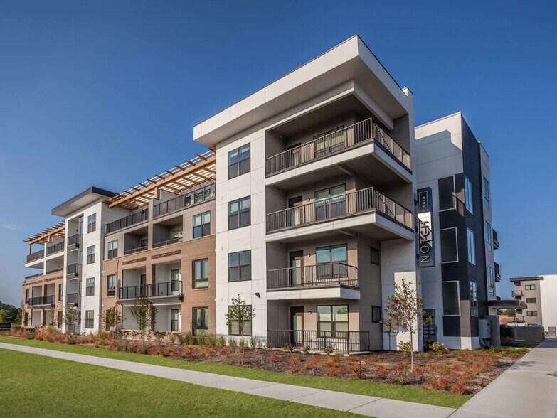 Building Photo - 8502 Westfield Blvd