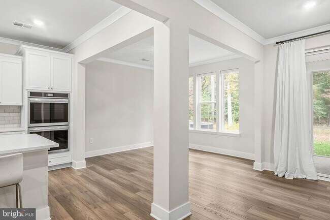 Building Photo - 32066 White Tail Dr