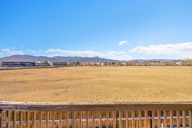 Building Photo - $1,895.00 with $300 OFF First Month's Rent, 2 Bedrooms, 1.5 Bathroom, Single Family Home in Color...