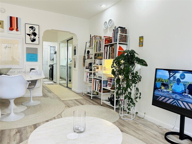 Building Photo - 717 Española Wy