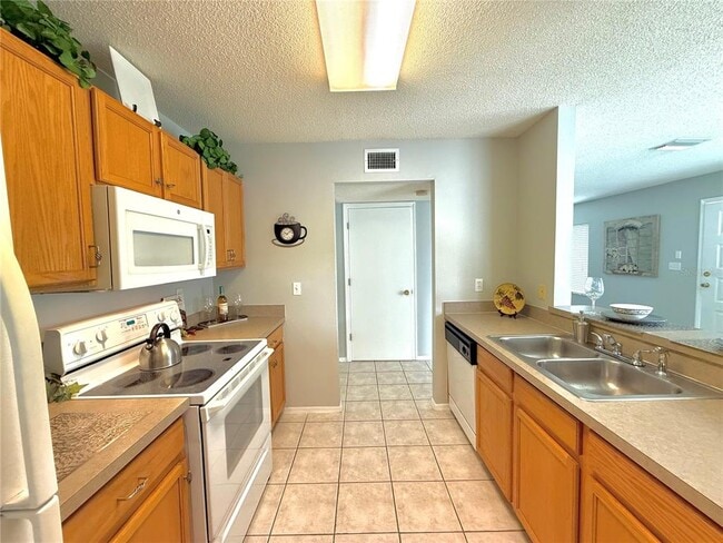 Building Photo - 2037 Fluorshire Dr